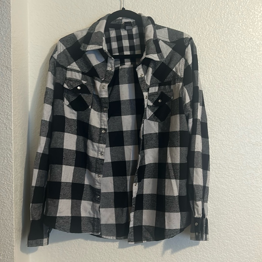 Urban Groove black and white flannel, size L